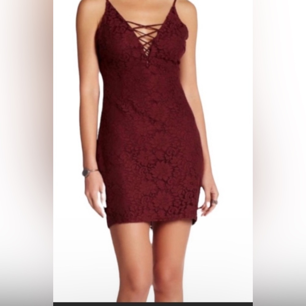 𝅺ASTR The Label Lace Mini Dress size Small Burgundy